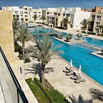 Spectacular & Soaring 2 Bdr W Private Rooftop Jacuzzi & Beach Access