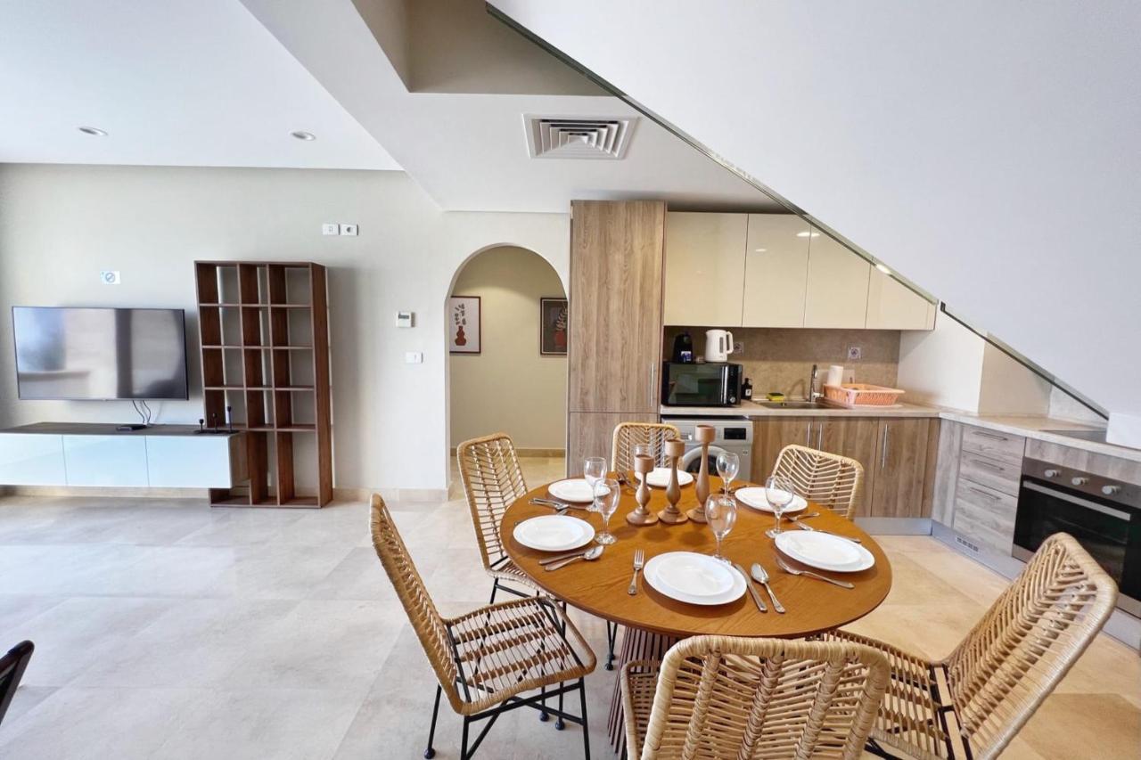 Spectacular & Soaring 2 Bdr W Private Rooftop Jacuzzi & Access Apartmán